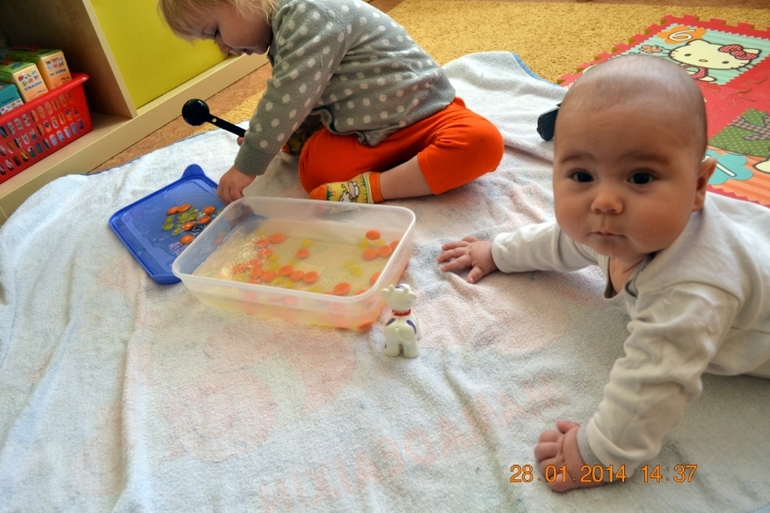 Один день из жизни .Детки-погодки.