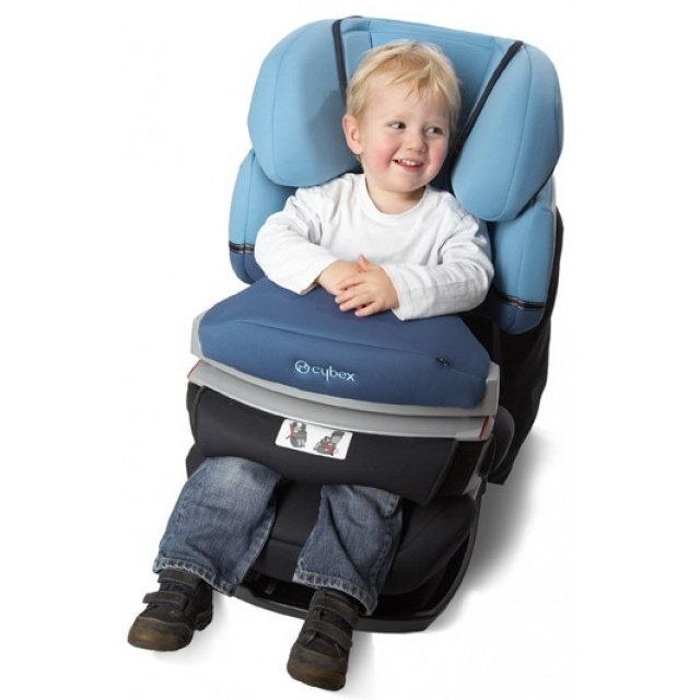 Автокресло удобней с ремнями или столиком?