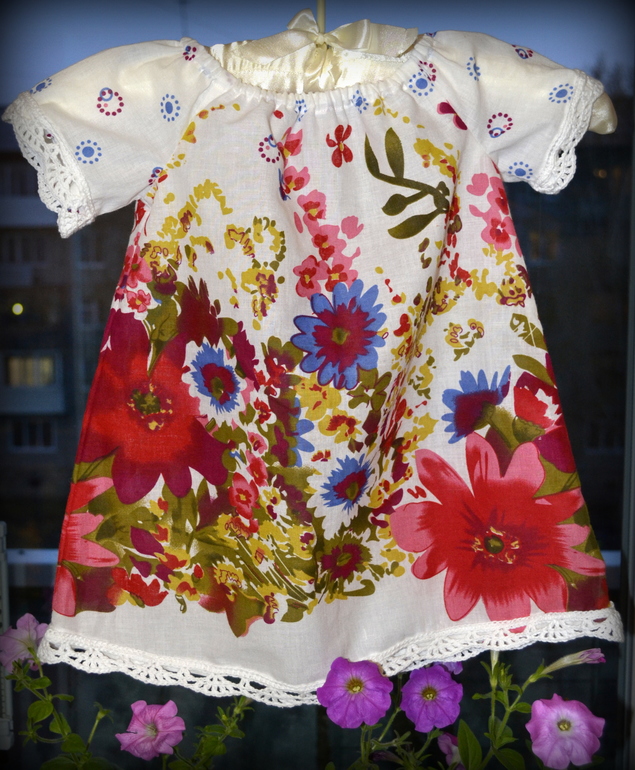 Меняю платье на девочку на..