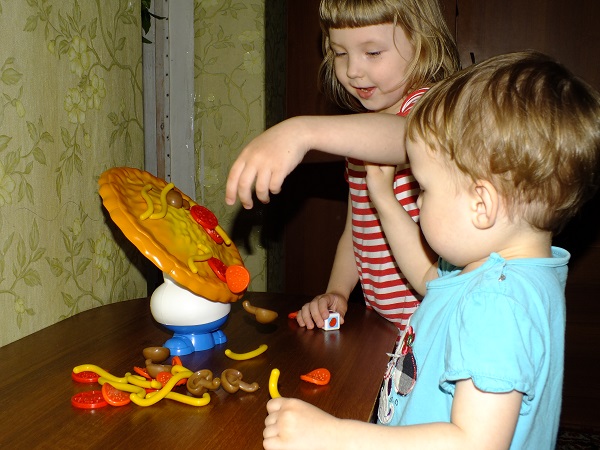 Игра на баланс - Пицца