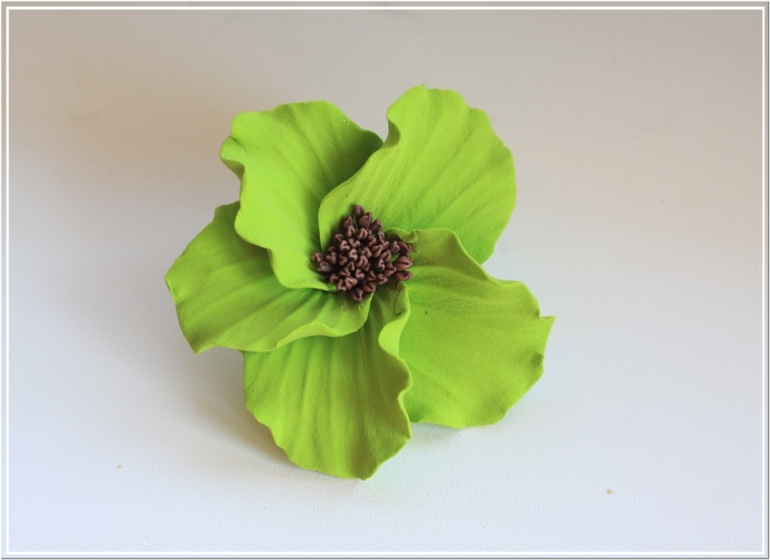 Яркие украшения и аксессуары на лето