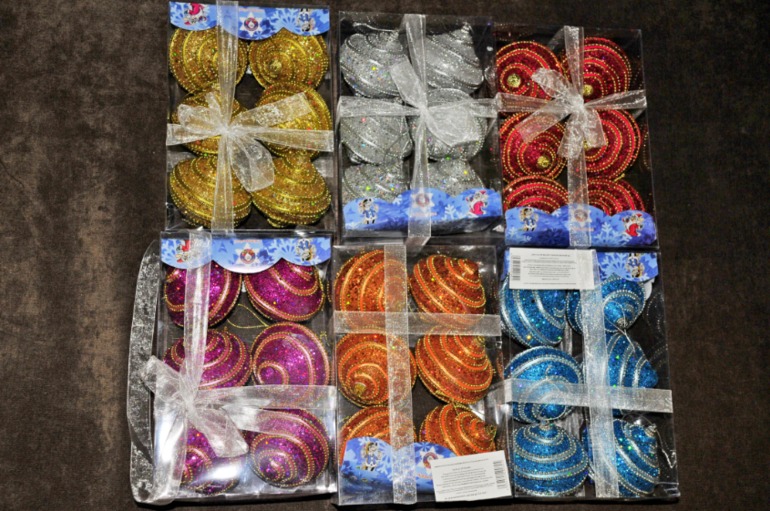 Игрушки, мишура, все для украшения елки и дома
