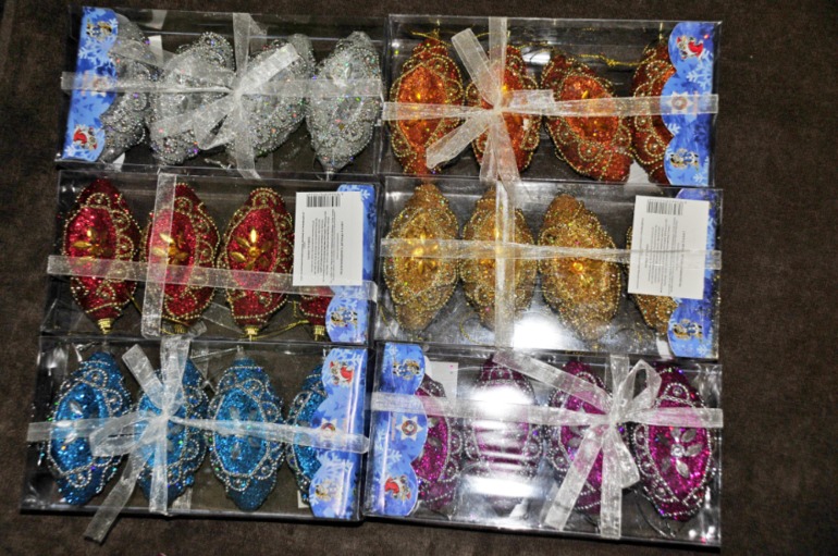 Игрушки, мишура, все для украшения елки и дома
