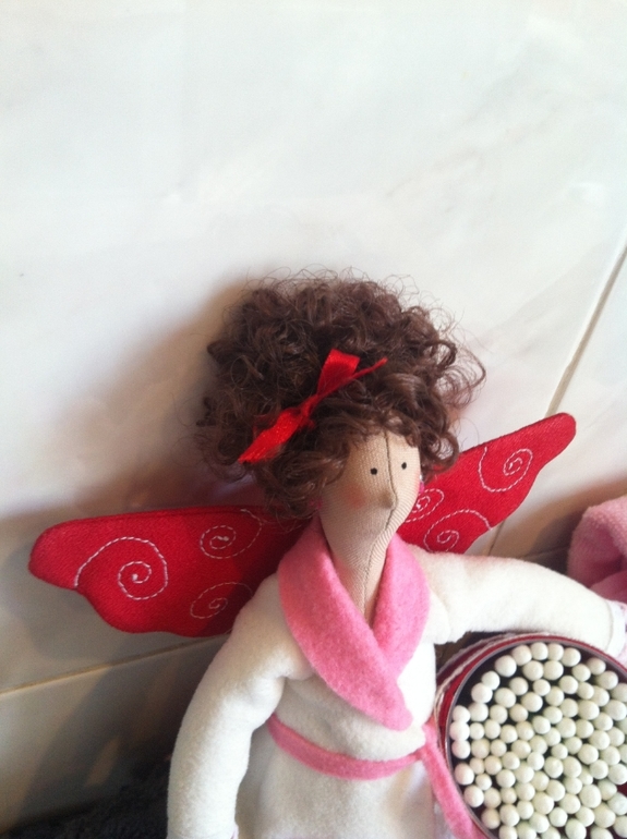 Хранительница ватных палочек.