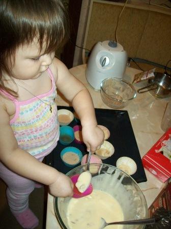 Готовим с детьми. Капкейки с изюмом и орехами. Лазвете 1,9