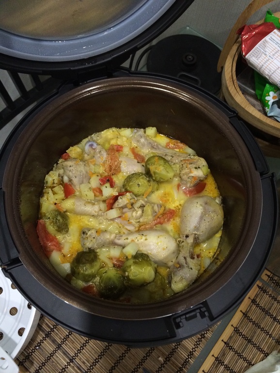 Курица с овощами и картошкой