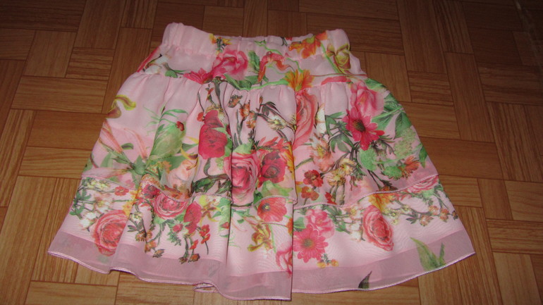 Юбок много не бывает))))