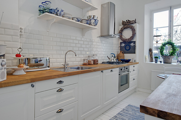 белые стены)