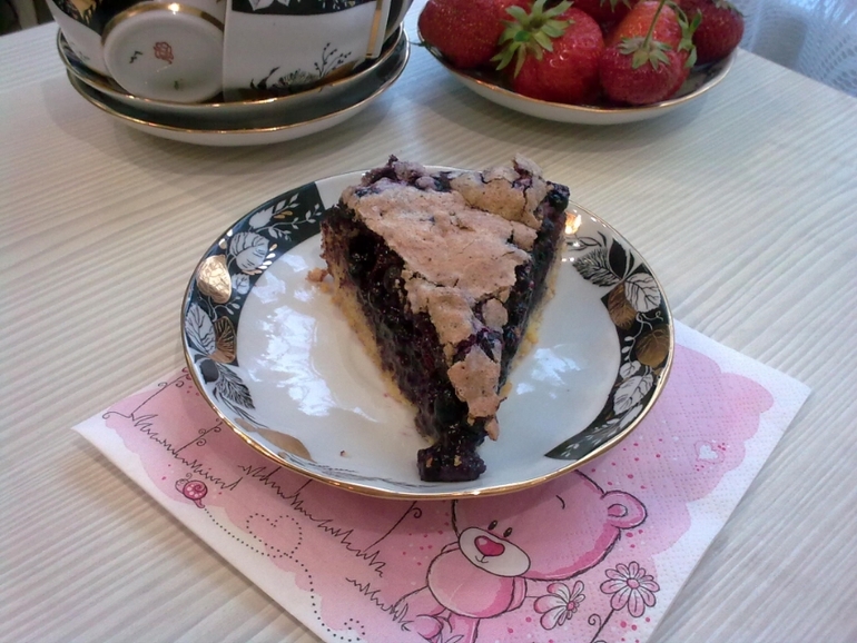 Пирожок с черникой (или смородиной) для духовки и мультиварки