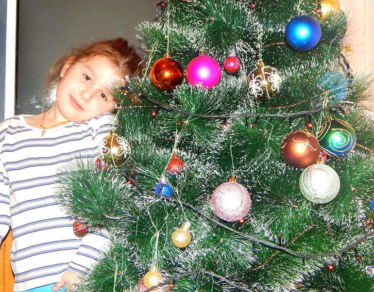 А мы уже ёлку нарядили!