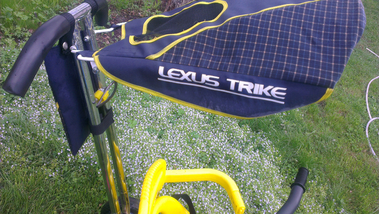 Продается б/у велосипед lexus trike сине-желтый