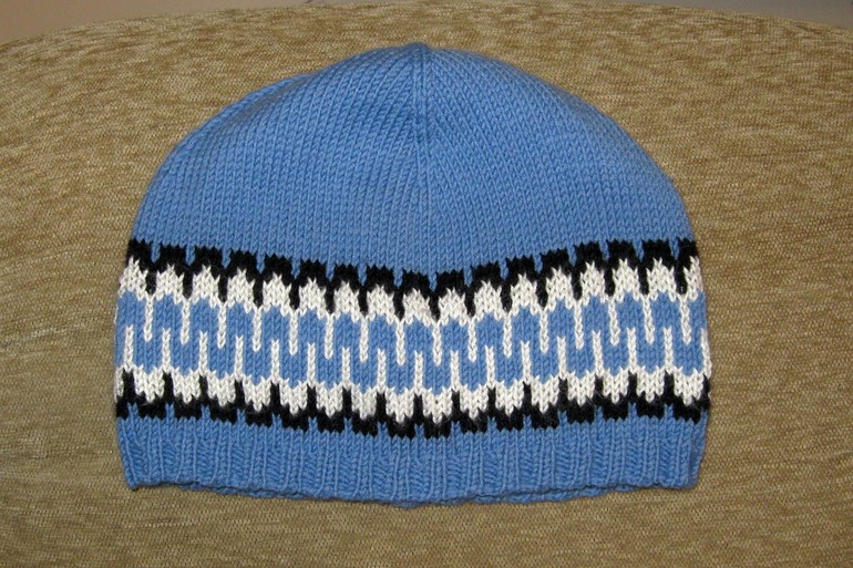Навязалось шапочек за год. Шапка №1
