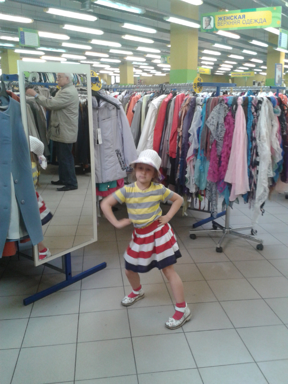 Вика-в магазине