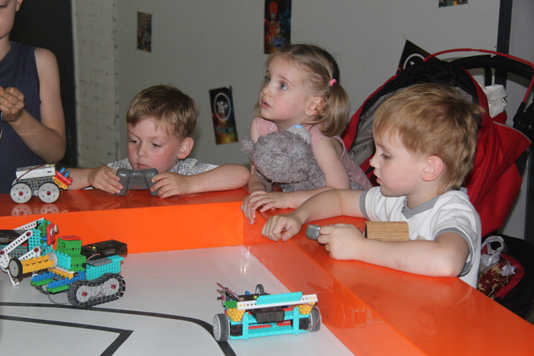 Бал роботов!