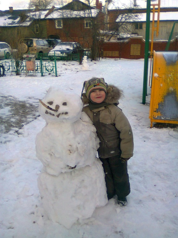 Наш мартовский снеговик:-)