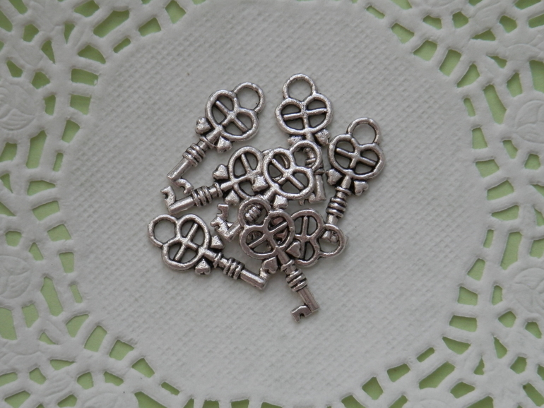 Пуговицы, подвески, кружево!!! Много фото!!!