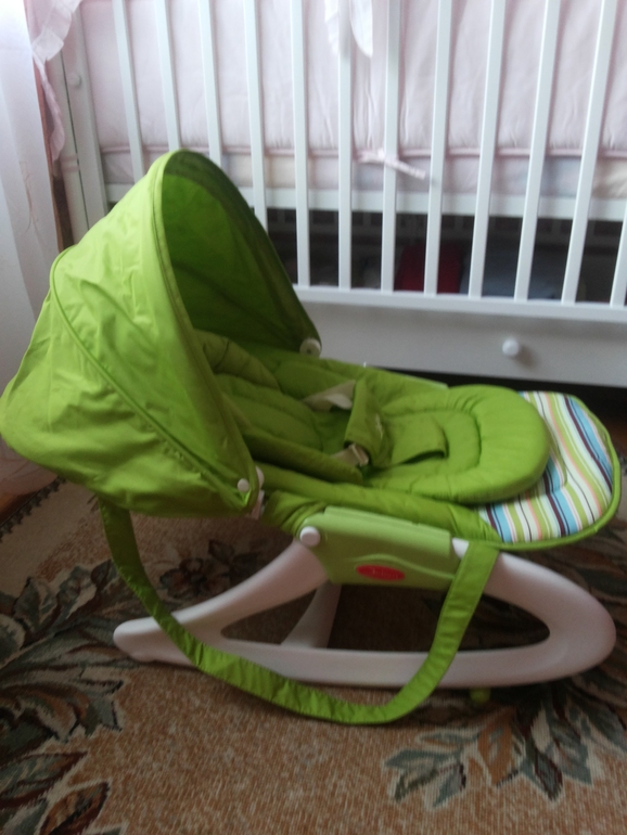 Кроватка и шезлонг для дочи