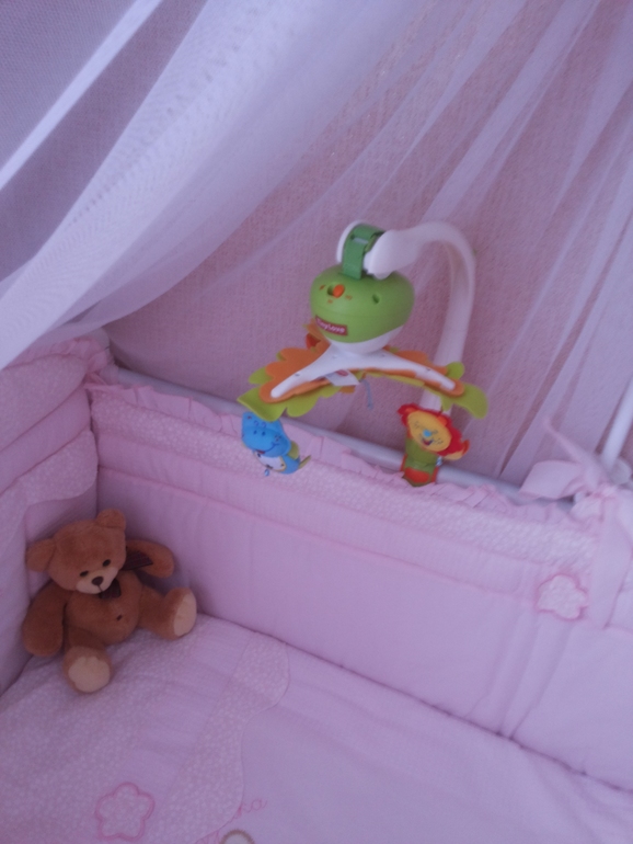 Кроватка и шезлонг для дочи