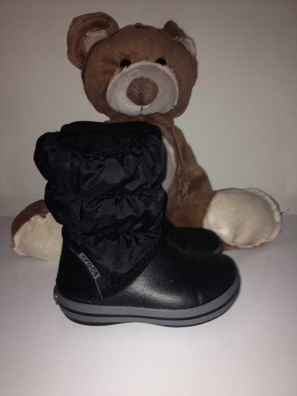 новое автокресло продам, кое-какая одежда, обувь на мальчика 1,5-2 года