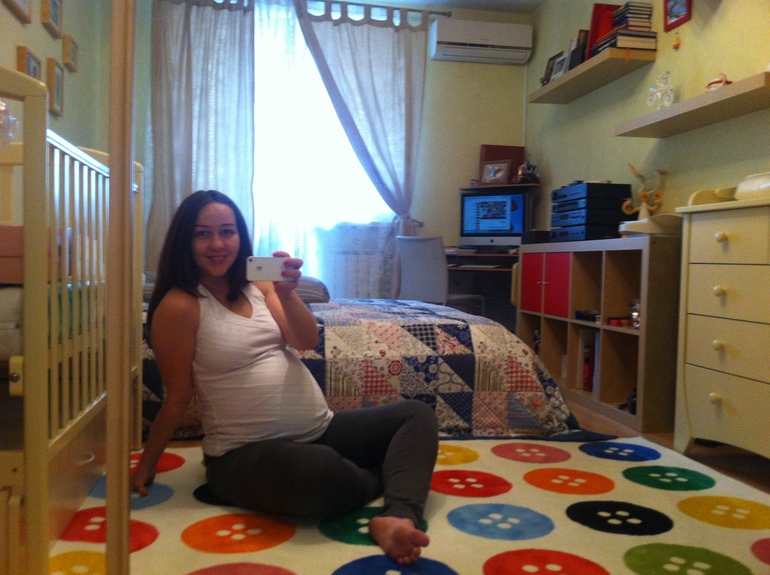 о том, как Новиковы готовились к прилёту аиста с ценным грузом.