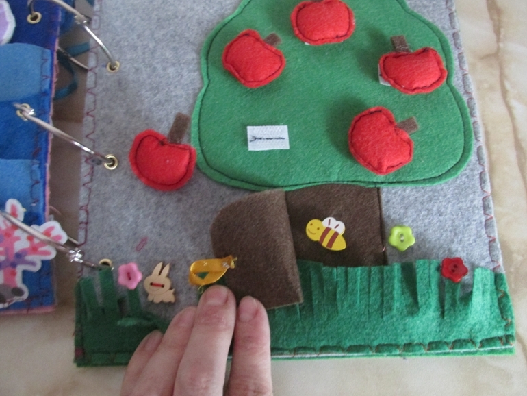 Несколько страничек фетро-книжки