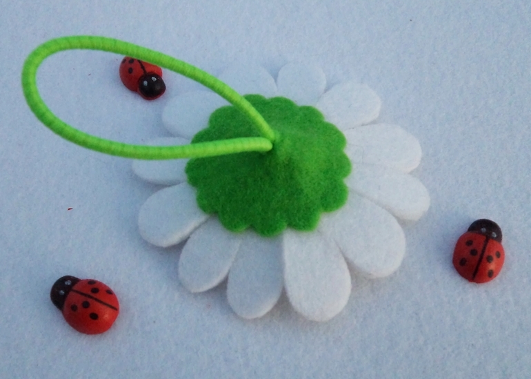 Заколок много не бывает.