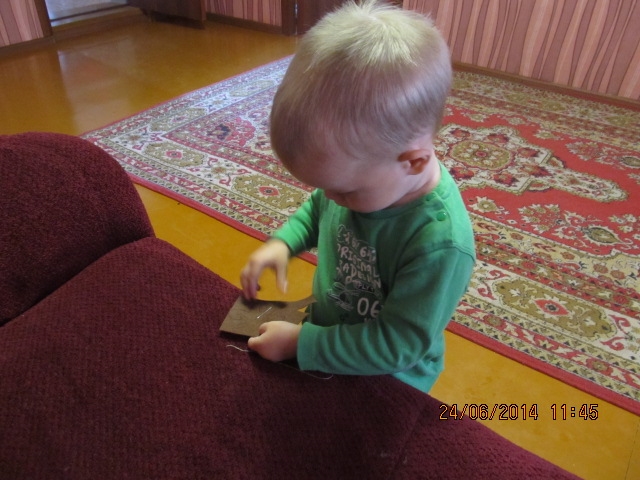 иголка детям не игрушка.............