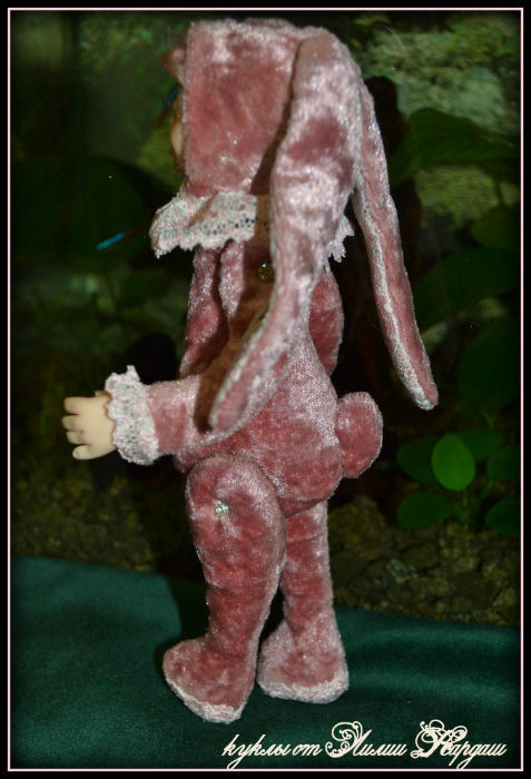 Анечка - маленькая зайка.