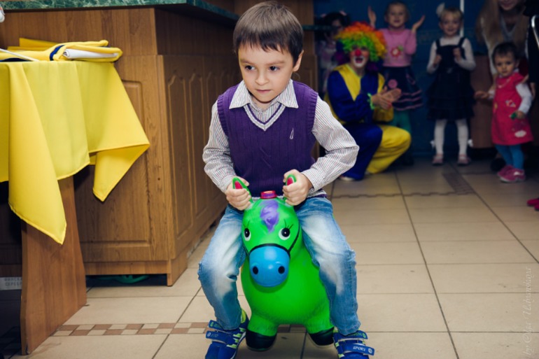 Ходили на детский День рождения))) Я была котом!