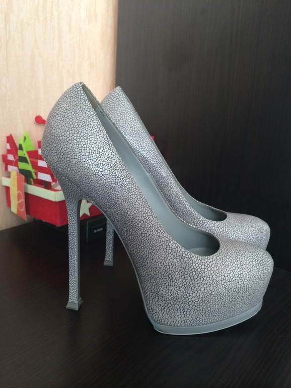 SAINT LAURENT "TRIBUTE TWO", Christian Louboutin, Chanel, оригинал