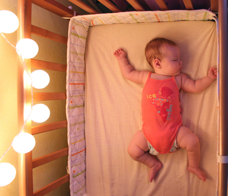 Бебиблог форум. Маленькие дети в кроватке. Бебиблог сны. Бебиблог сны. А-0 форум бебиблог.