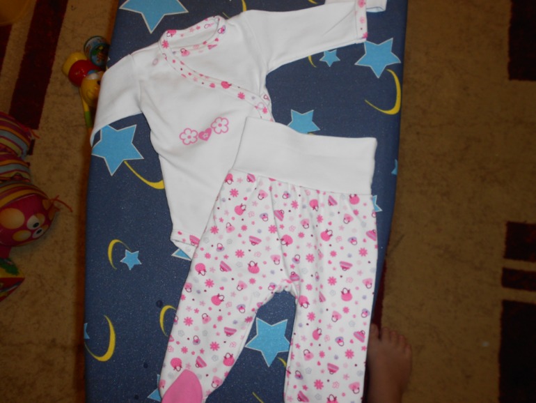 Наряд на выписку для двойняшек)