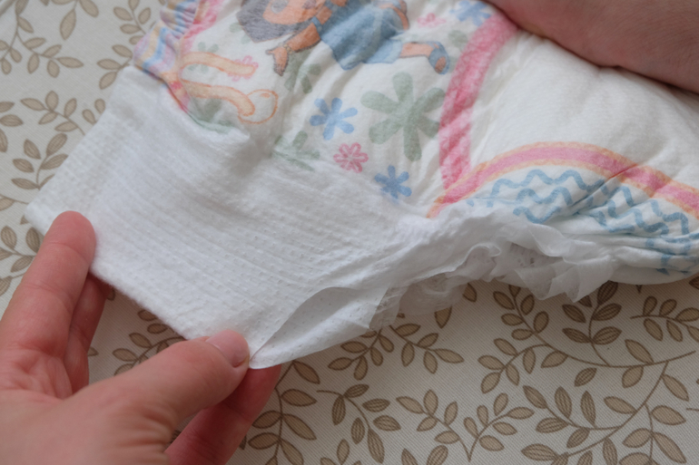 Трусики Pampers и трусики Moony