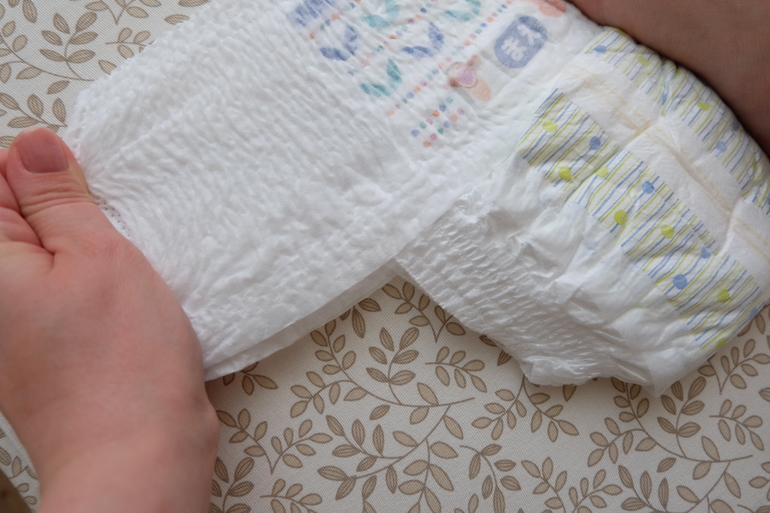 Трусики Pampers и трусики Moony