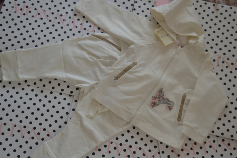 Костюмы Monnalisa 12, 24 м в наличии, скидка на р-р 12 м ( 86 см)