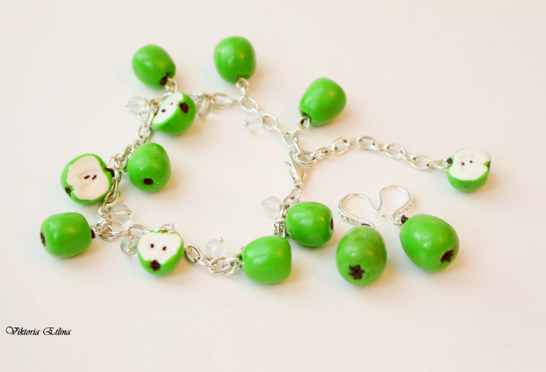 Яблочный браслетик