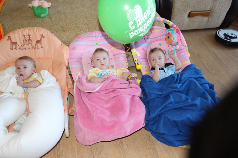 Нам 8 месяцев.