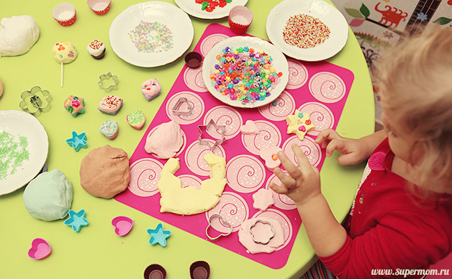 Пир из самодельного пластилина