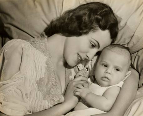 Мама и малыш. Фотосессия 50-х