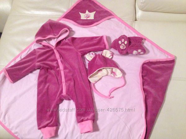 В наличии. Набор для девочки из 7 вещей. 0-3 месяца. На выписку.