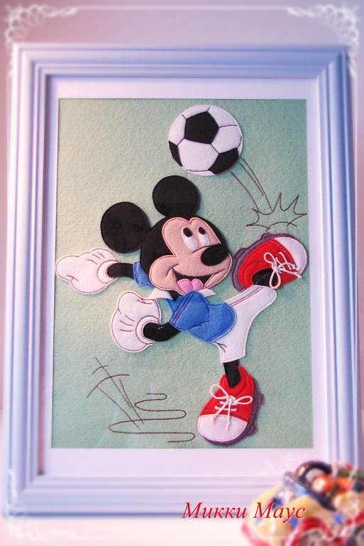 Микки - футболист!!!