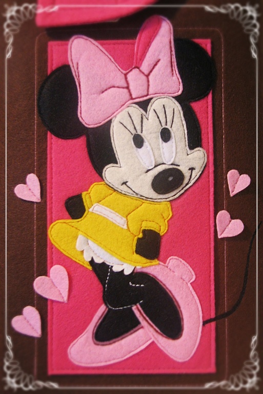 Минни Маус – настоящая кокетка, как и её обладательница)))