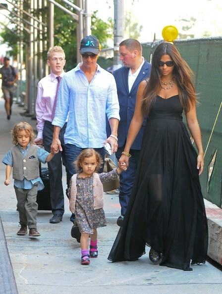 Беременный стиль звезд. Камила Алвес