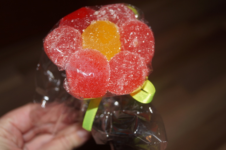 Наш годик в радужном стиле))