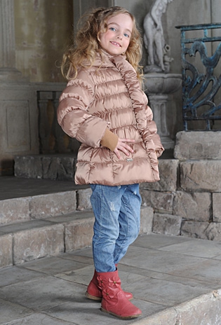 Куплю шапочку на весну к такой курточке на 3-4 года