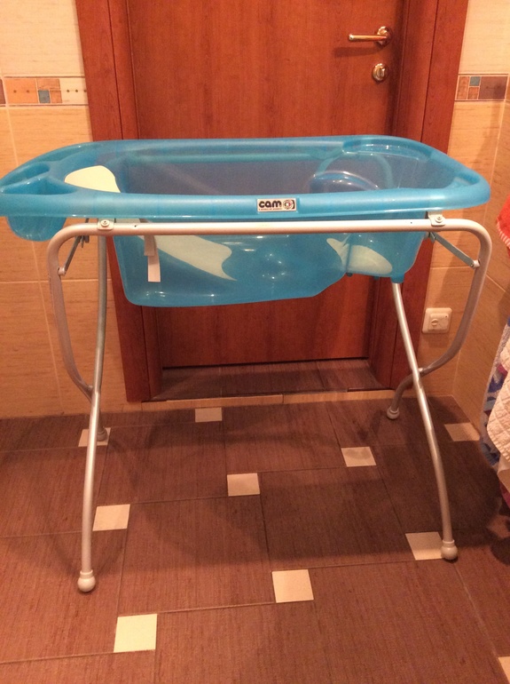 Продаю ванночку с подставкой CAM Baby Bango
