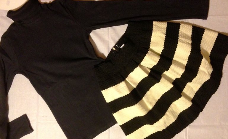 В наличии юбочки 1400 42-46 и однотонные водолазки хлопок 400р