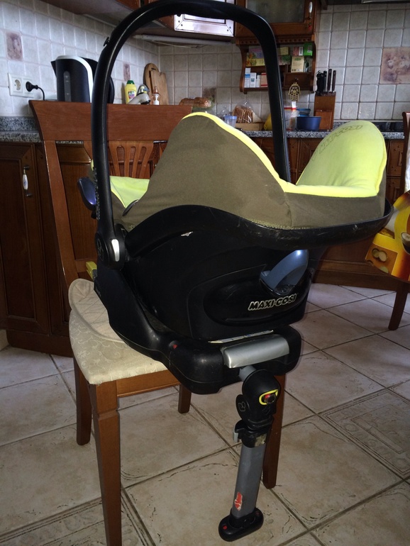 Автокресло maxi-cosi cabriofix + база isofix