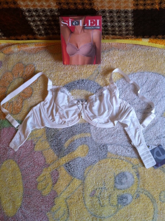 Нижнее белье и несравненные купальники