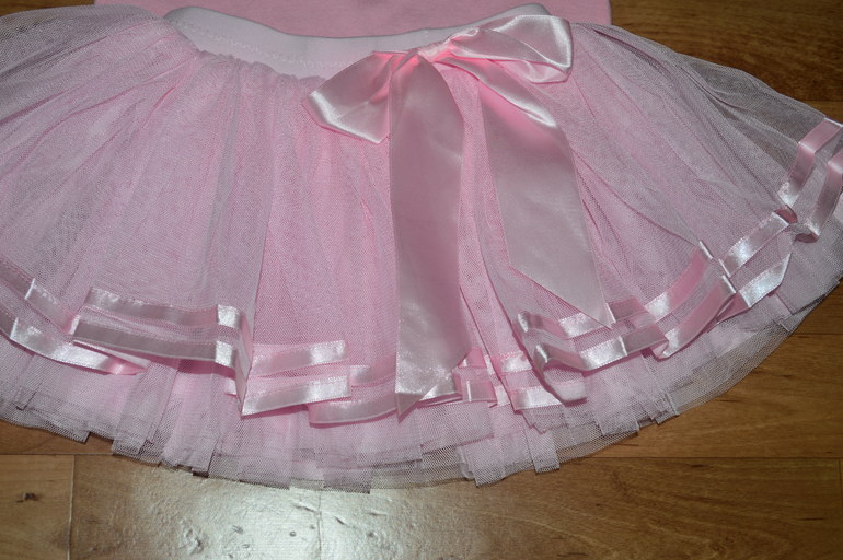 Для девочки 1,5-2 года.